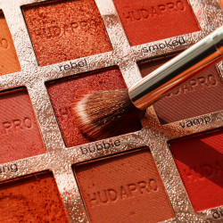 BEAKEY Juego de brochas de maquillaje, base profesional, corrector de sombra de ojos