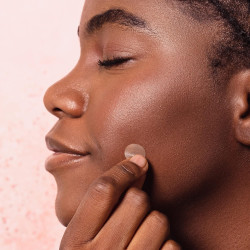 Parches para espinillas para la cara marca Alba Botanica Acnedote